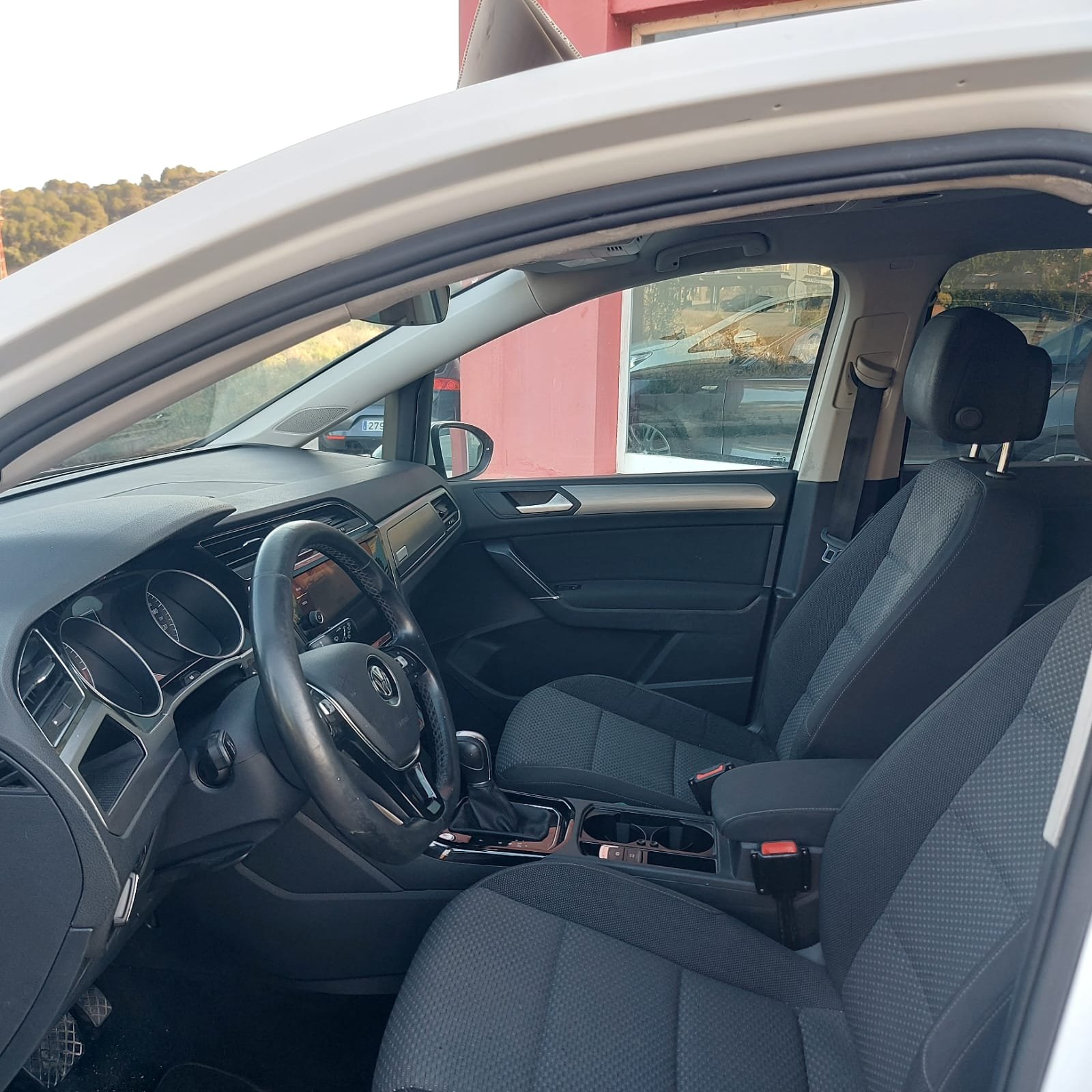 
								VOLKSWAGEN TOURAN full									