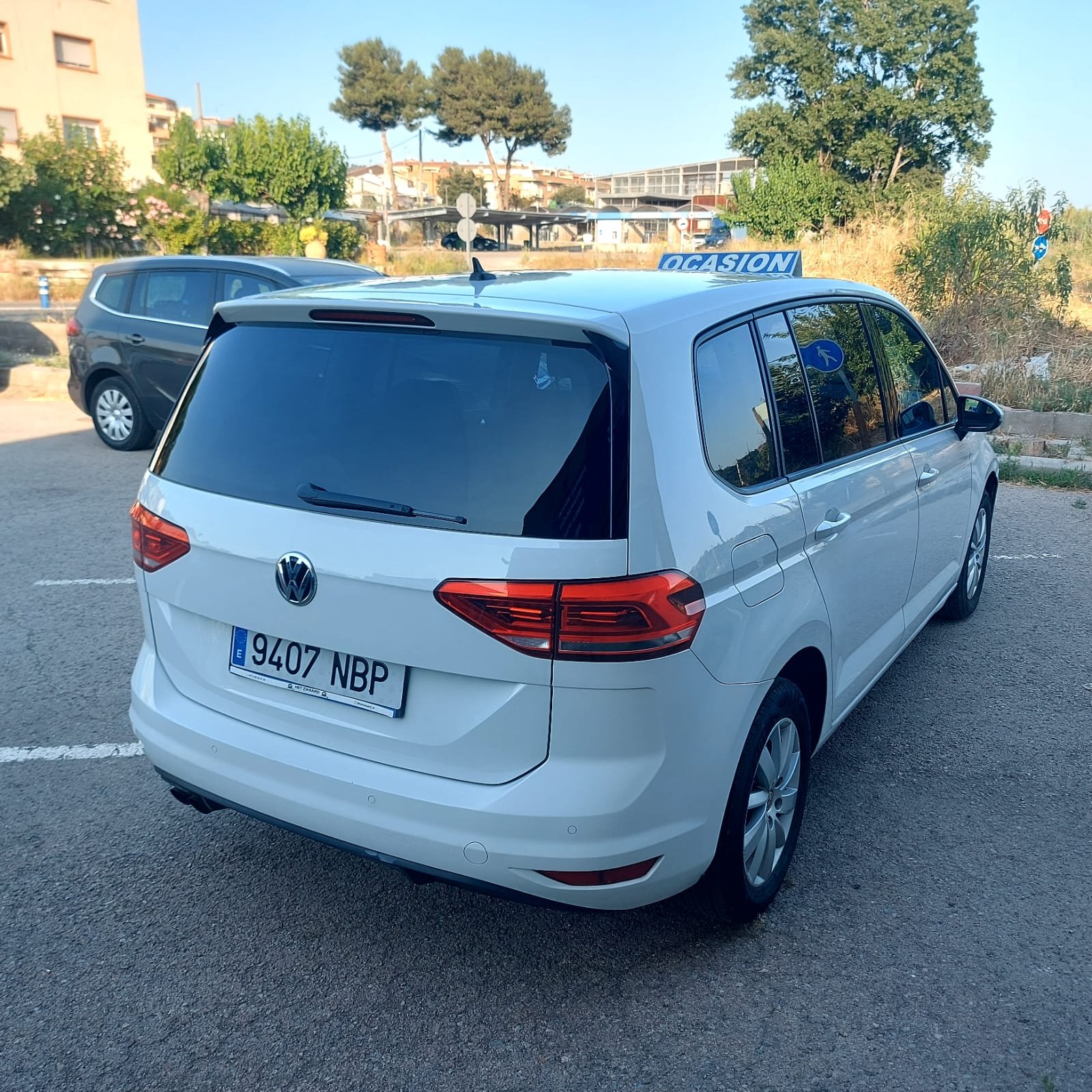 
								VOLKSWAGEN TOURAN full									