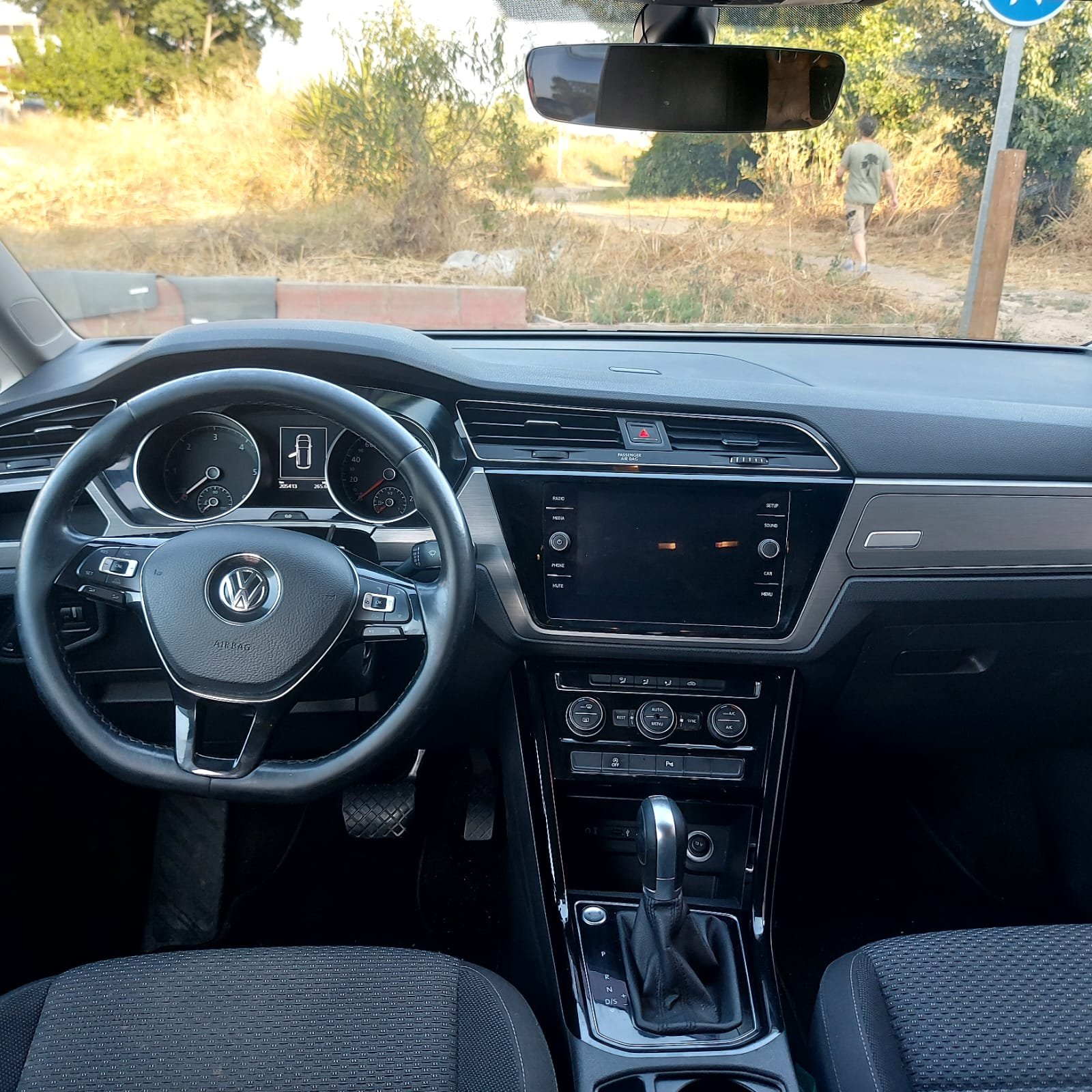 
								VOLKSWAGEN TOURAN full									