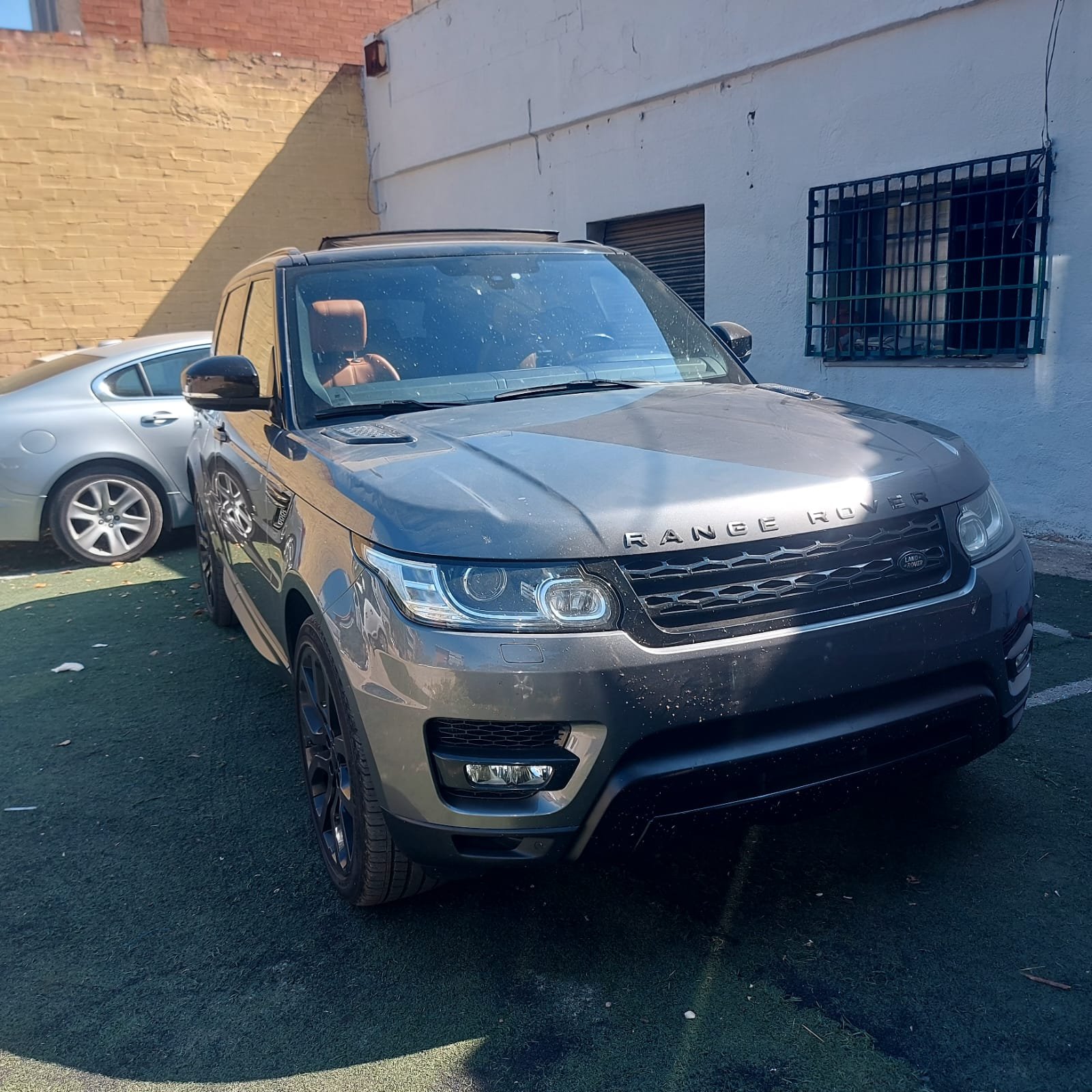 
								Range Rover full									