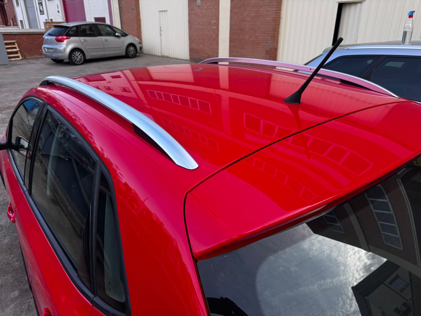 
								Volkswagen Polo full									