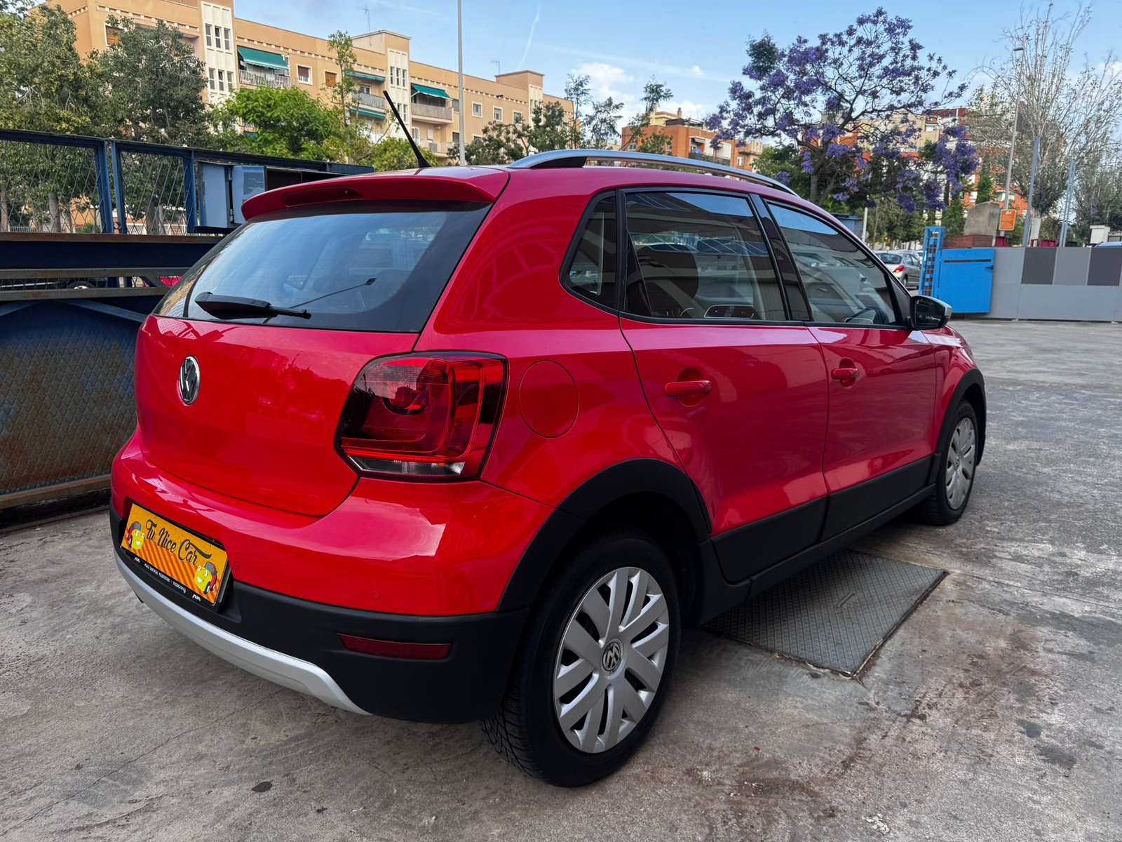 
								Volkswagen Polo full									