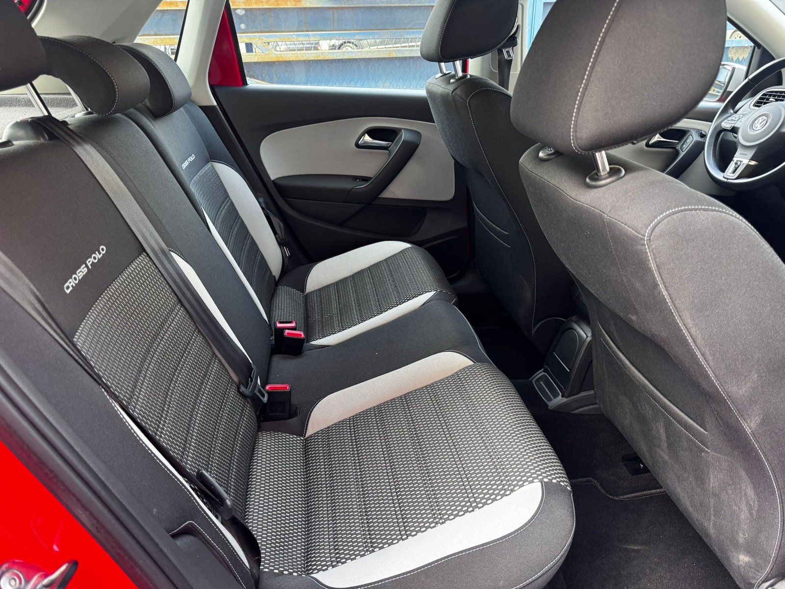 
								Volkswagen Polo full									