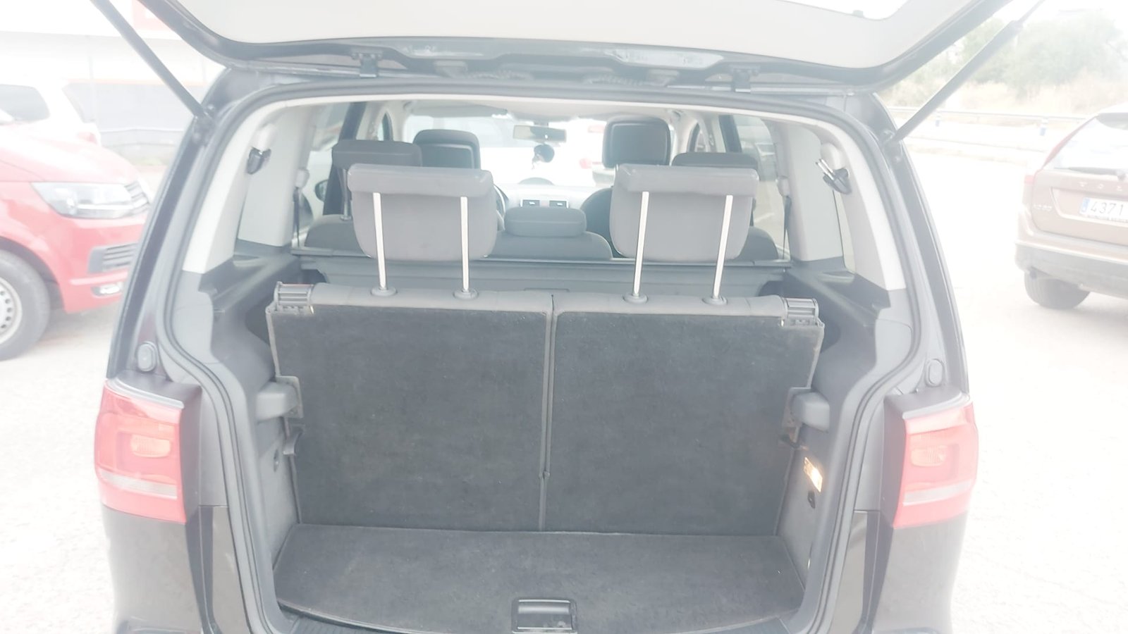 
								Volkswagen Touran full									