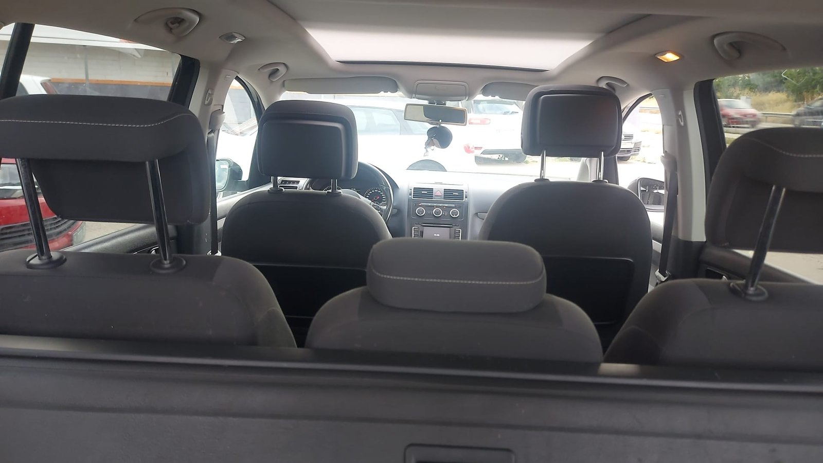 
								Volkswagen Touran full									